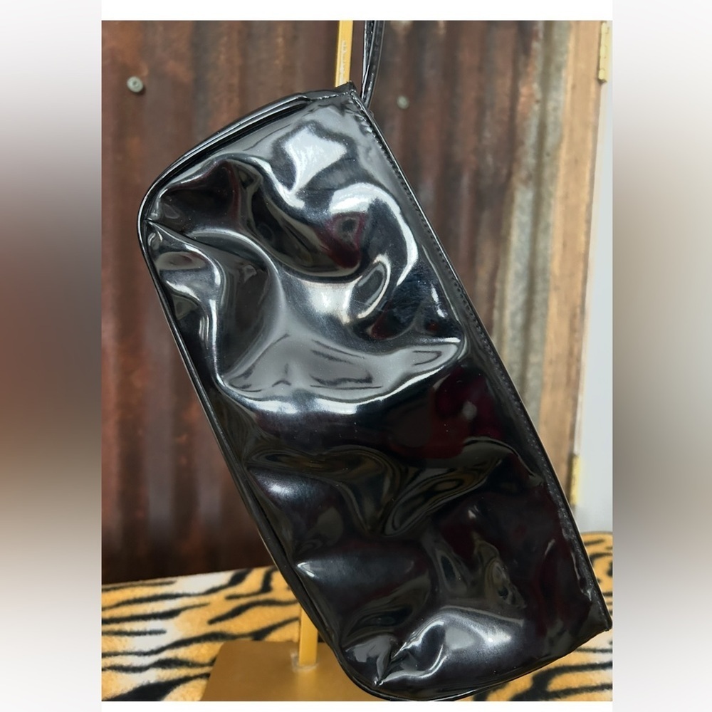 ☀️VINTGE Worthington Black Patent Leather Zip Pouch Clutch - Picture 2 of 4